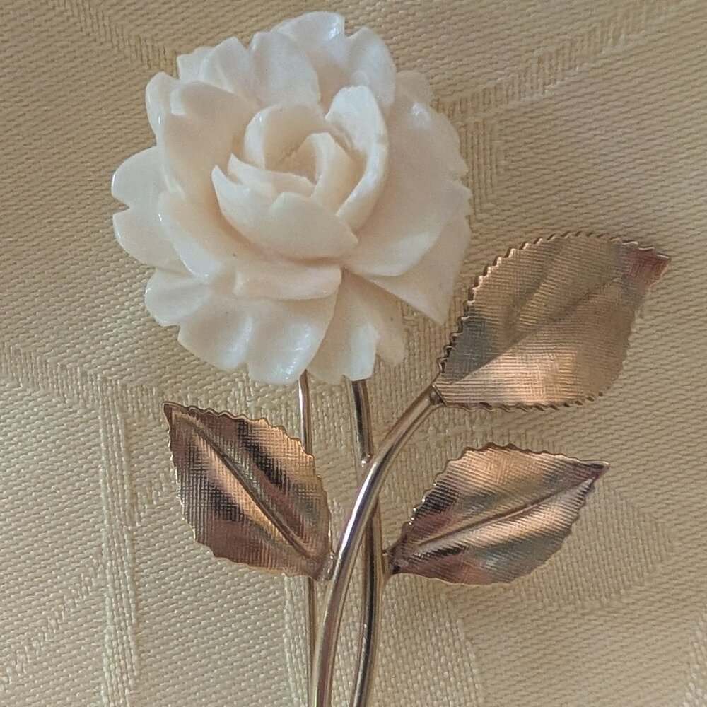Vintage Winard 12k gold filled Carved Rose Brooch Pin